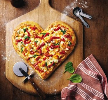 https://talking.beer/wp-content/uploads/2017/06/heart_shaped_tuscan_pizza_insitu_m-e1360095773966-370x341.jpg